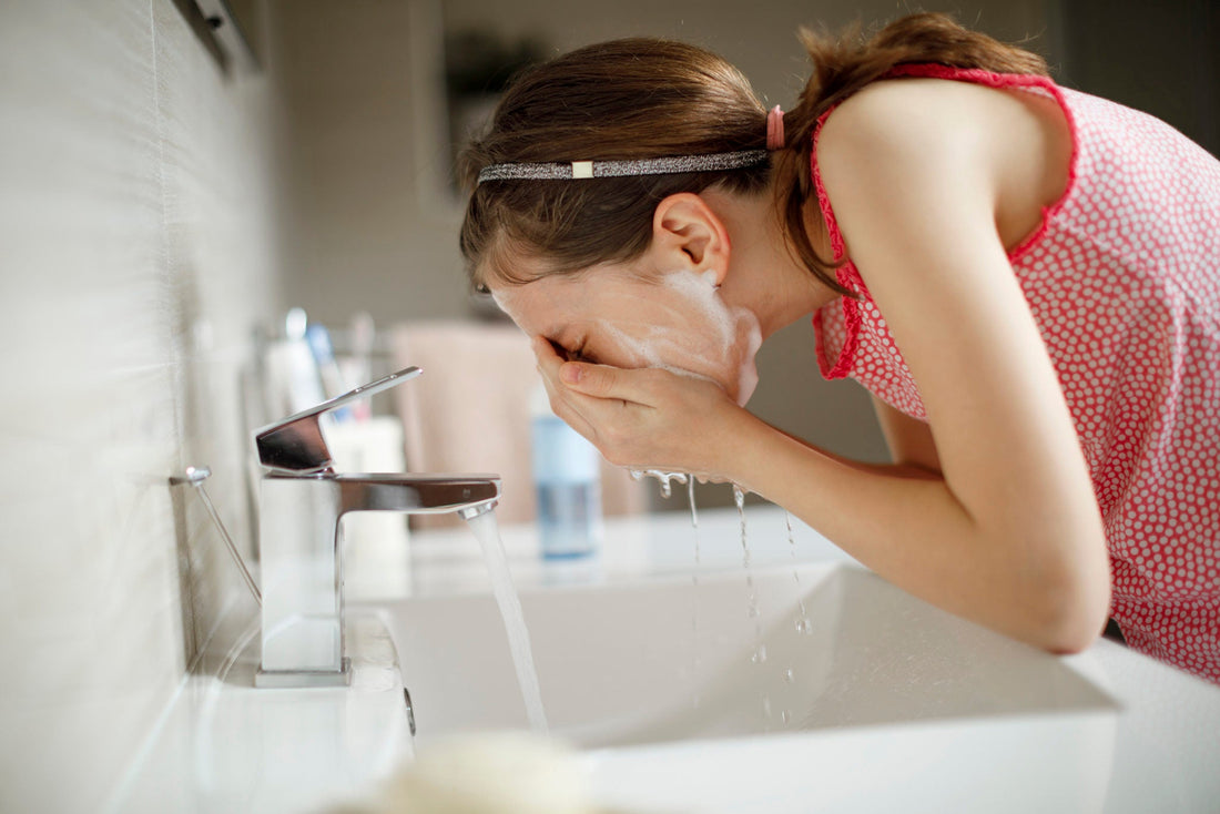 How to Choose the Best Face Wash for a Teenage Girl - Kidskin